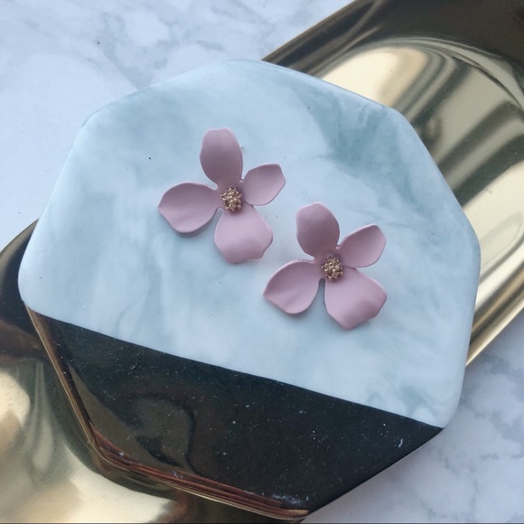 LAST Anthro Style Flower Silver Posts Earrings - Picture 5 of 8